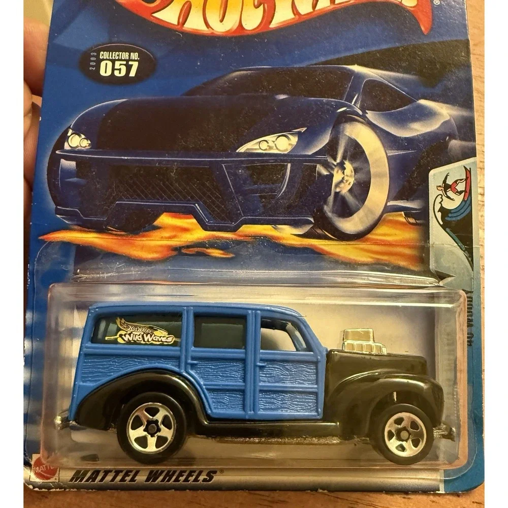 2003 Hot Wheels WILD WAVE‎ '40 Woodie 3/5